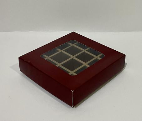 مجموعة (30) علب علب شوكولاته بفواصل ذهبية ونافذة شفاف