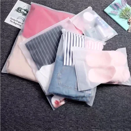 مجموعة (50) كيس ملابس شفاف بسحاب علوي للاغلاق - لتغليف الملابس وغيرها