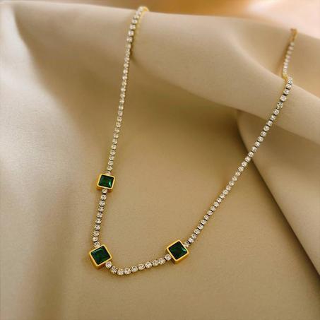 collier alexnadra + la livraison grtauite