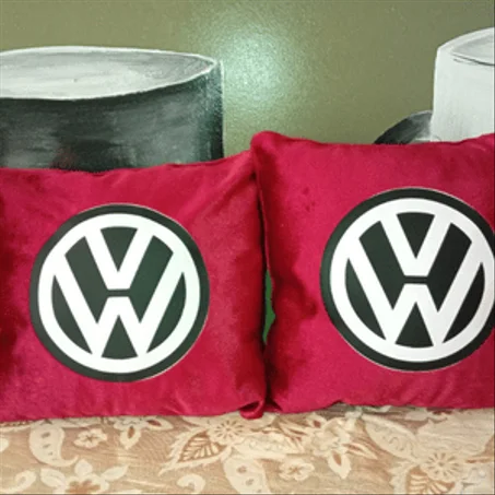 وسائد ديكور بشعار Volkswagen  طباعة حسب الطلب