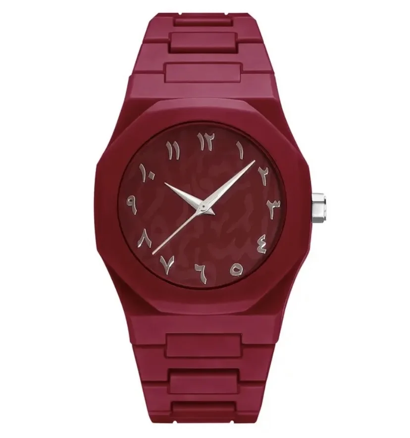 ساعة رجالية جديدة تعمل بالكوارتز ومتوفرة بعدة ألوان، مثالية للاستخدام اليومي وخيار رائع كهدية في مناسبات مثل الهالووين، عيد الميلاد، عيد الشكر، عيد الحب، شهر رمضان، أو في أعياد ميلاد الأصدقاء