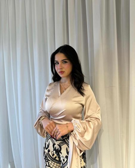 Blouse portefeuille en satin