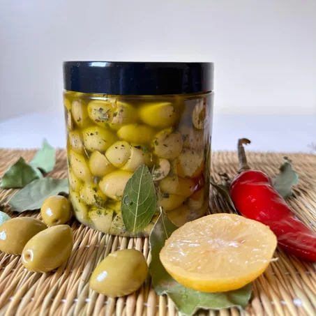 زيتون اخضر مشرمل