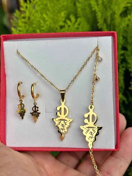 مجموعة تازرزيت 2023 ،مكونة من سلسلة رائعة وبراصلي جميل و حلقة ليزيد من أناقتك سيدتي