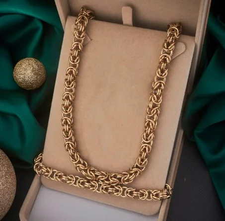 مجموعة  أنيقة من المجوهرات الحديثة 2023 ،مكونة من سلسلة رائعة وبراصلي جميل ليزيد من أناقتك سيدتي