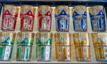 مجموعة من 12 قطع من كؤوس الشاي المغربية ذهبية