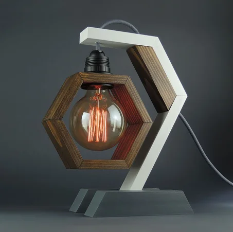 مجموعة مصابيح من الخشب