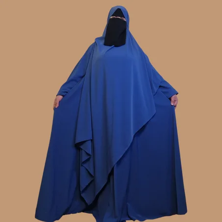 عباءة + خمار تصميم يجمع بين البساطة والفخامة