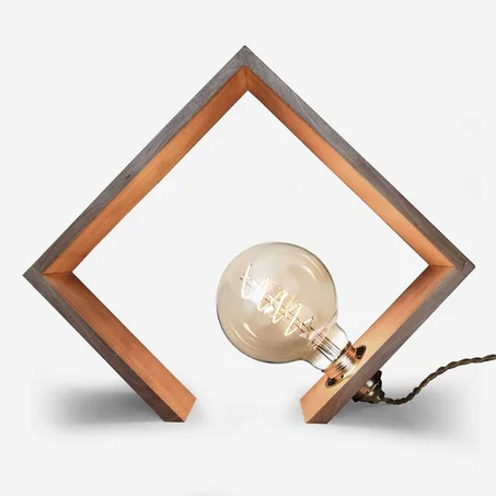 مصباح خشبي بتصميم حديث وبسيط