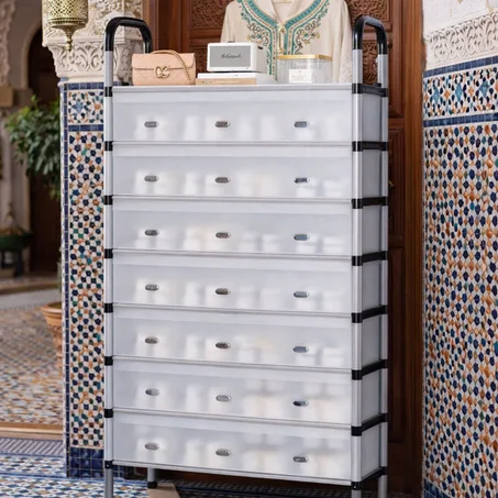 خزانة الأحذية العصرية: الأناقة، التنظيم، والمساحة فدقة وحدة.