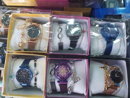 Montre Femmes Luxe + 2 Bracelet ساعة المرأة الأنيقة