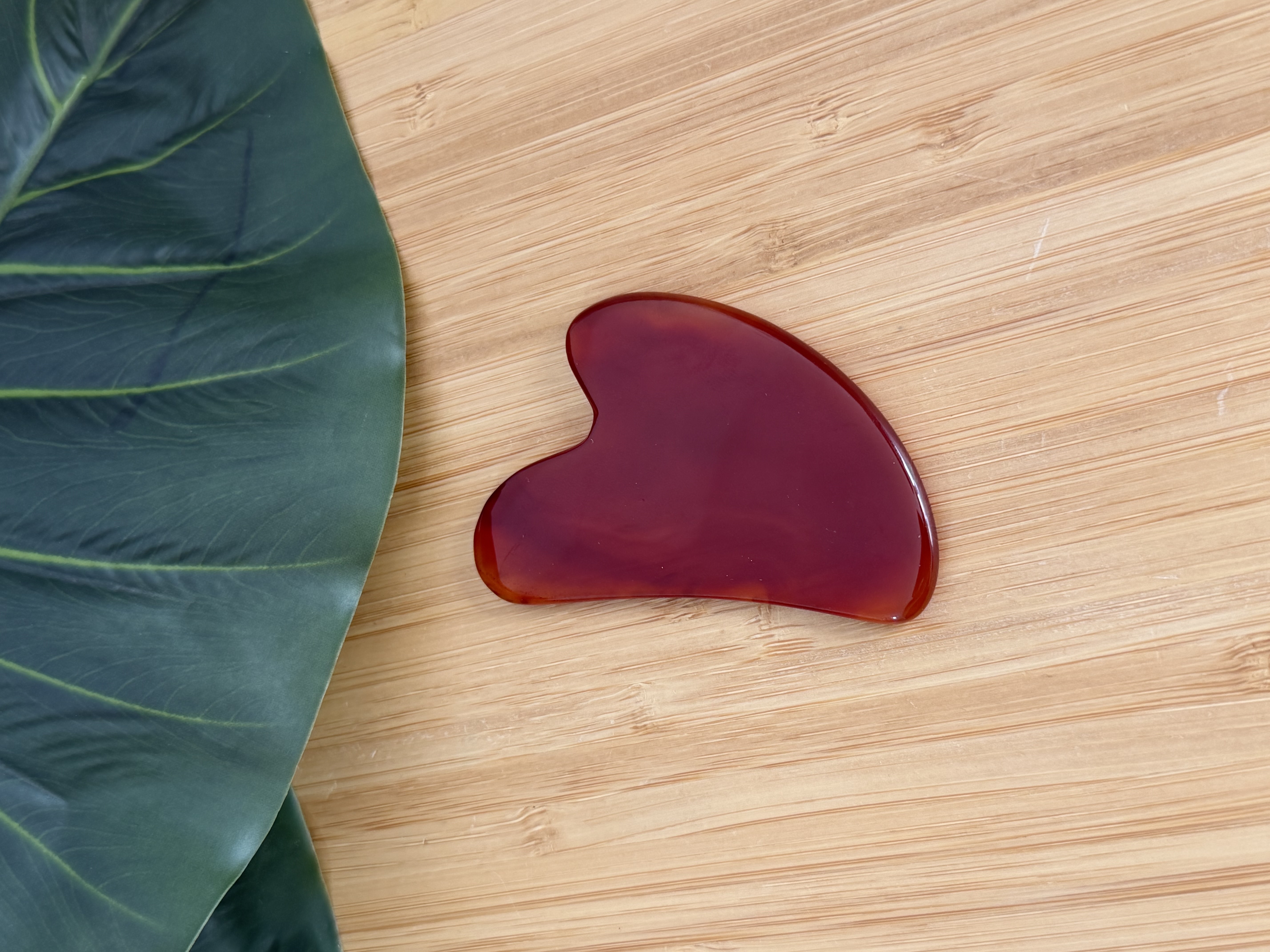 Gua sha en agate rouge