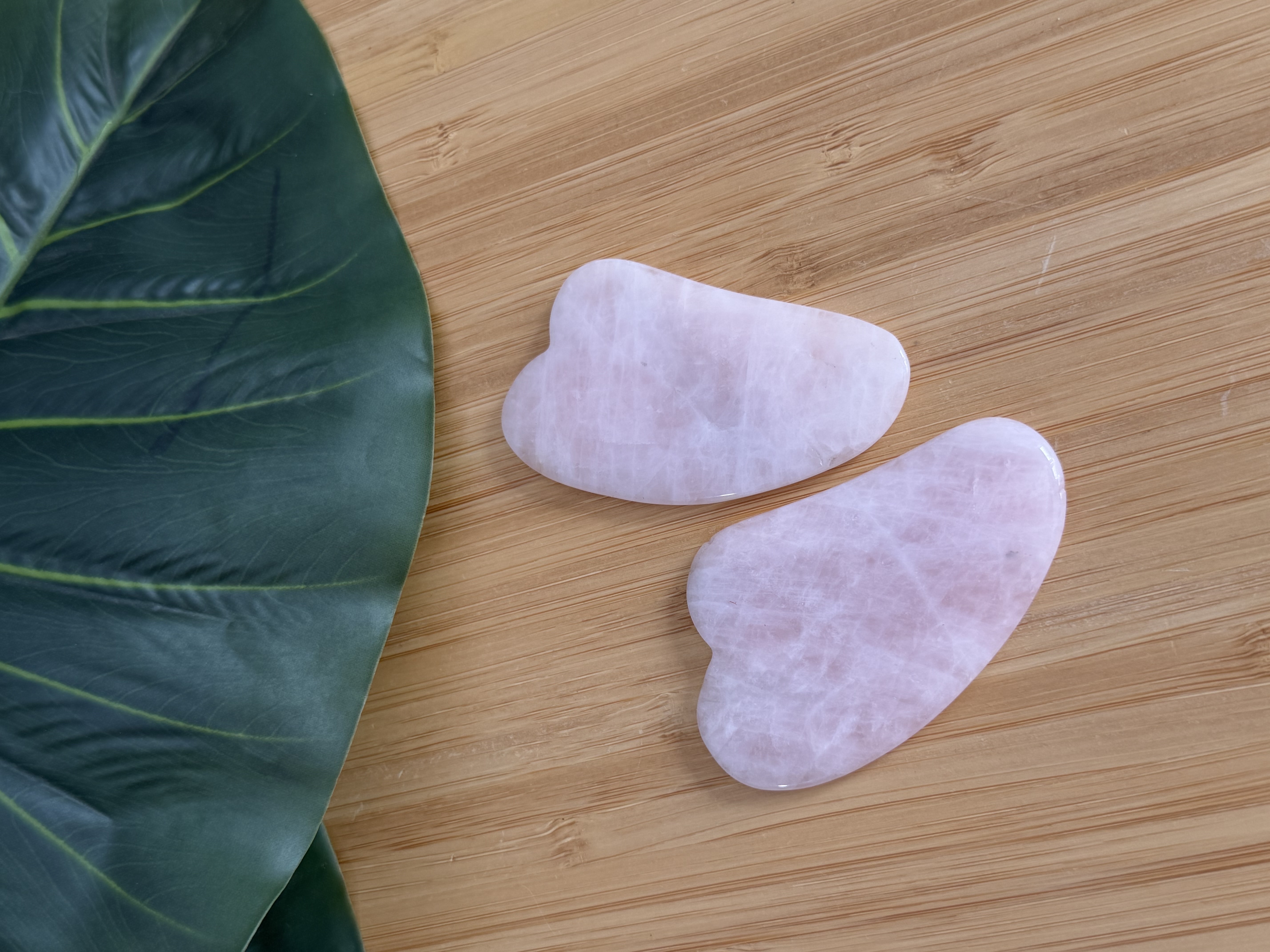 Gua sha petit format en quartz rose