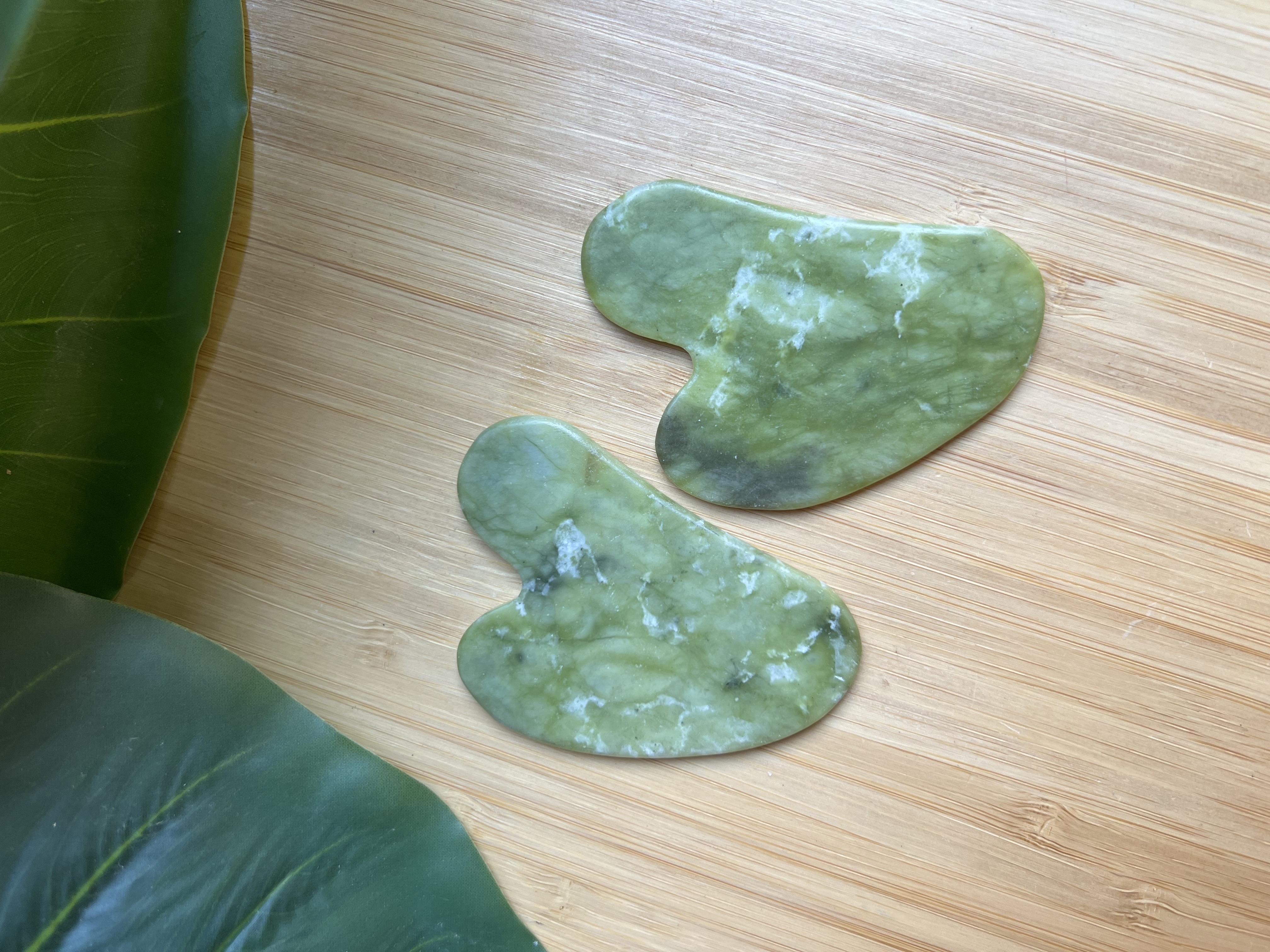 Gua Sha en pierre de jade