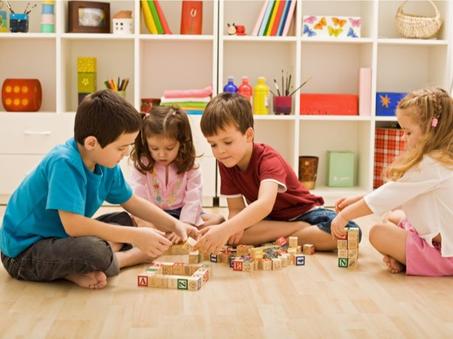 الدمى والألعاب