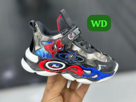 : أحذية أطفال عصرية مضاءة بمصابيح LED لأبطال صغار متألقين