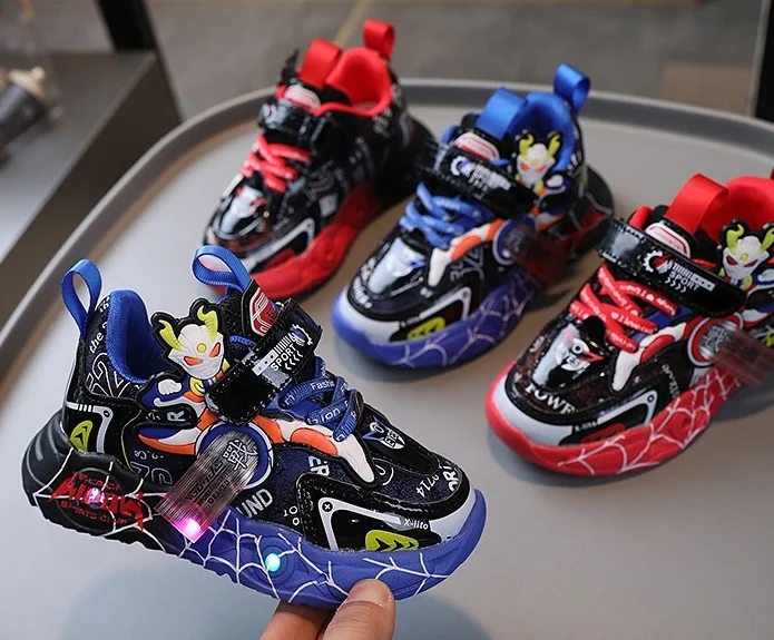 Superhero Glow: أحذية أطفال عصرية مضاءة بمصابيح LED لأبطال صغار متألقين (copy)