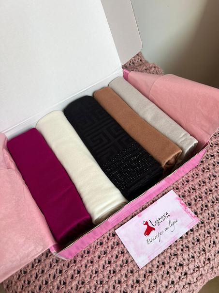 باك مكون من 4 حجابات ليكرا + 1 كشخة