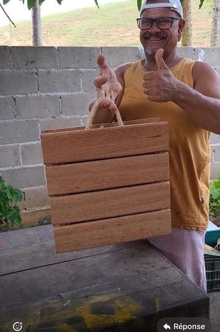 *طاولة محمولة*