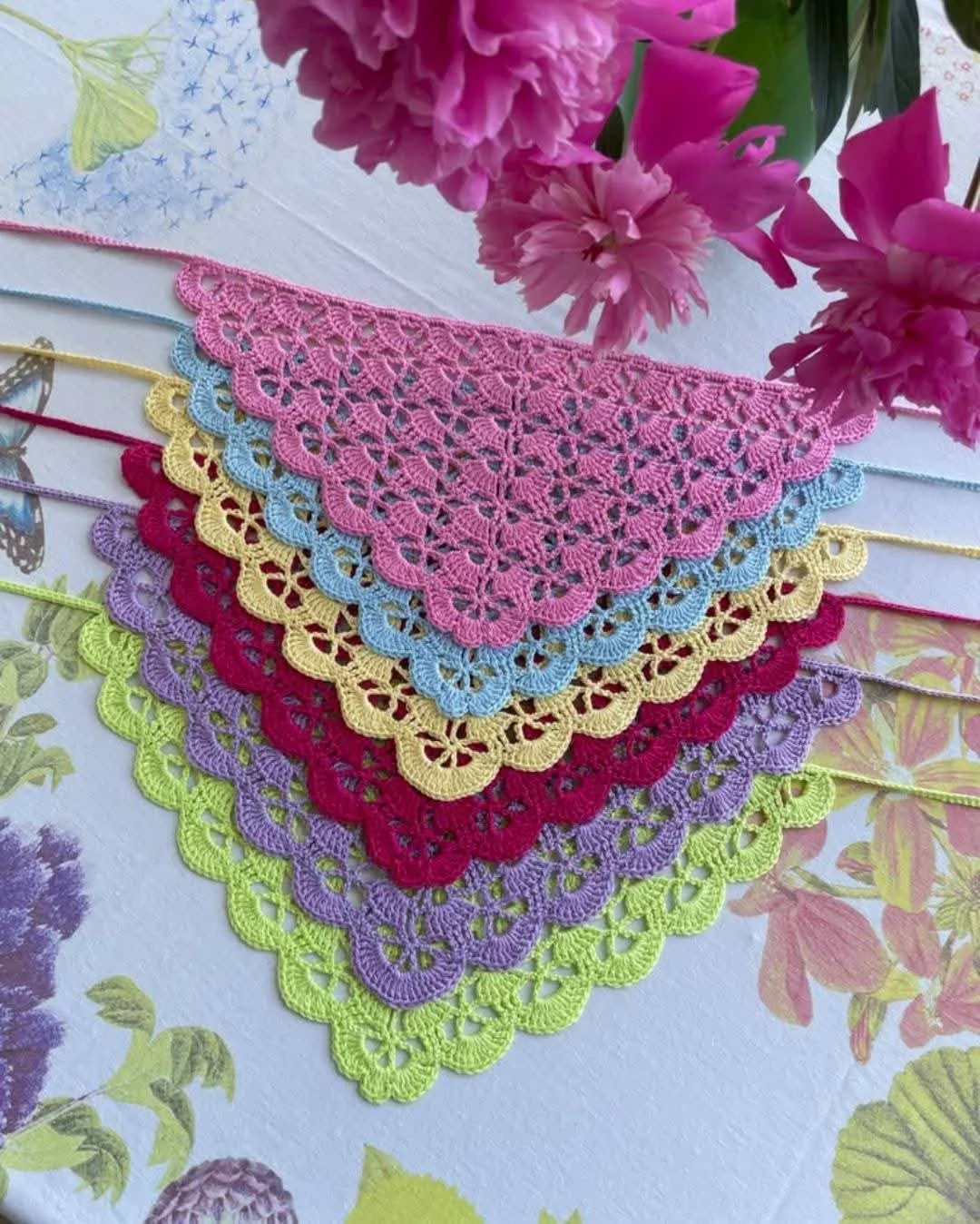 Elegant Lace Crochet Bandana 🌸
