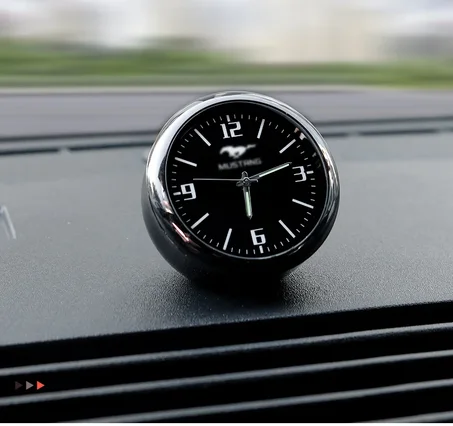 ساعة سيارة لاصقة