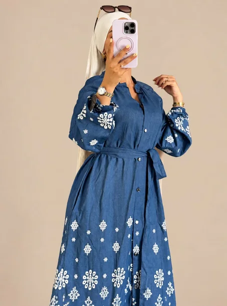 Robe Longue Brodée en lin ; Élégance Intemporelle