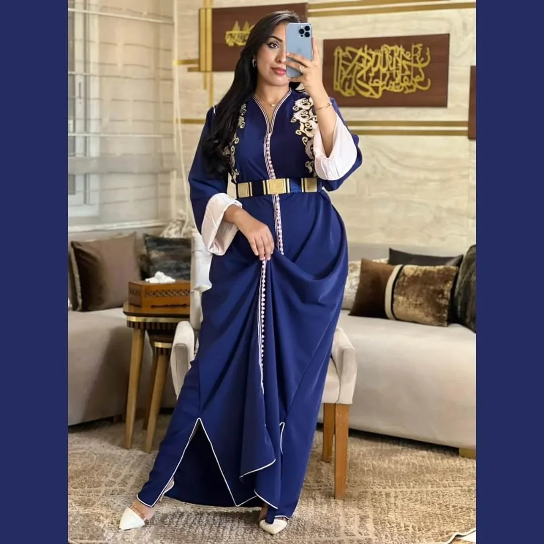 Caftan Hammawi en crêpe –Broderie d’épaule, ceinture, manches doublées (tailles L à 3XL)