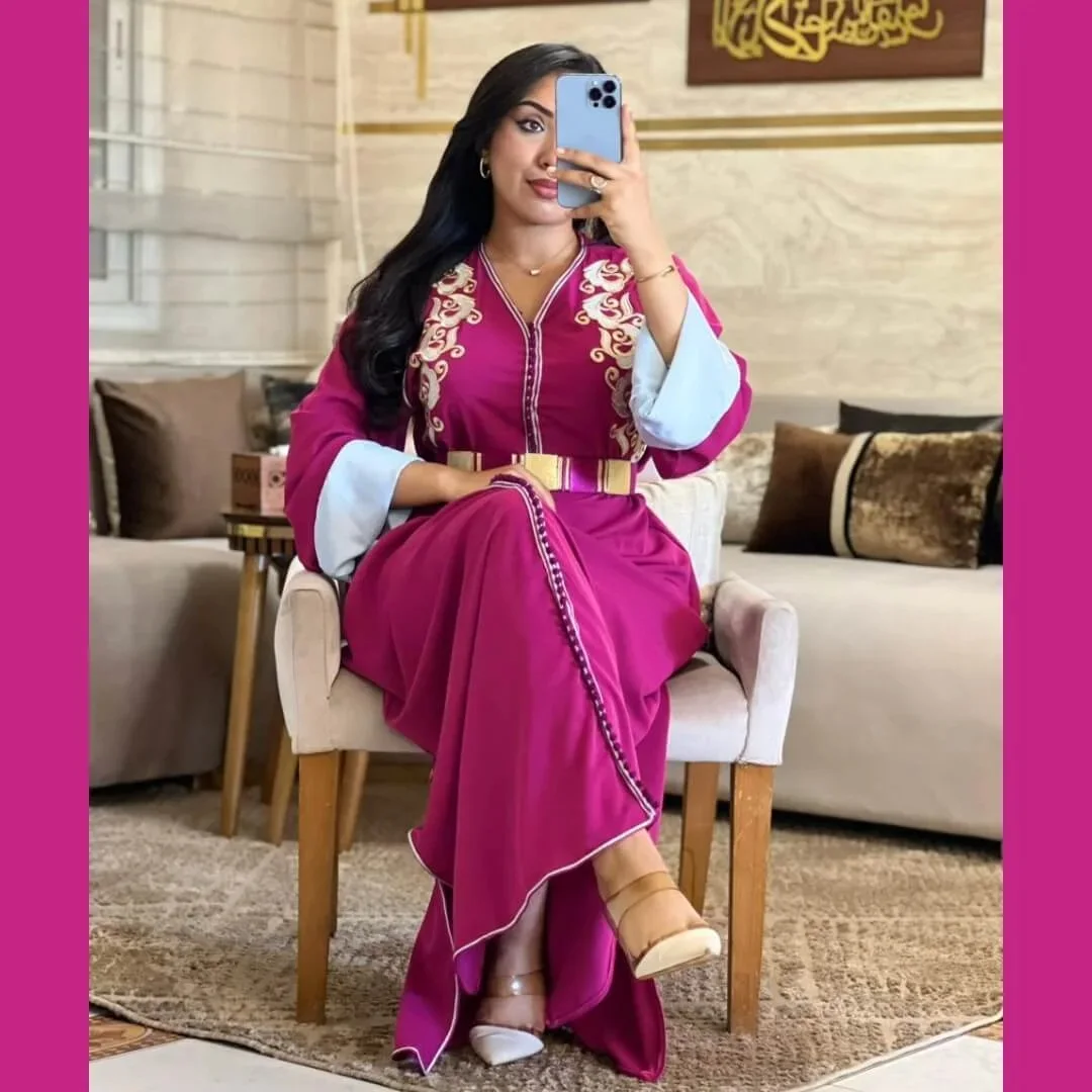 Caftan Hammawi en crêpe –Broderie d’épaule, ceinture, manches doublées (tailles L à 3XL)