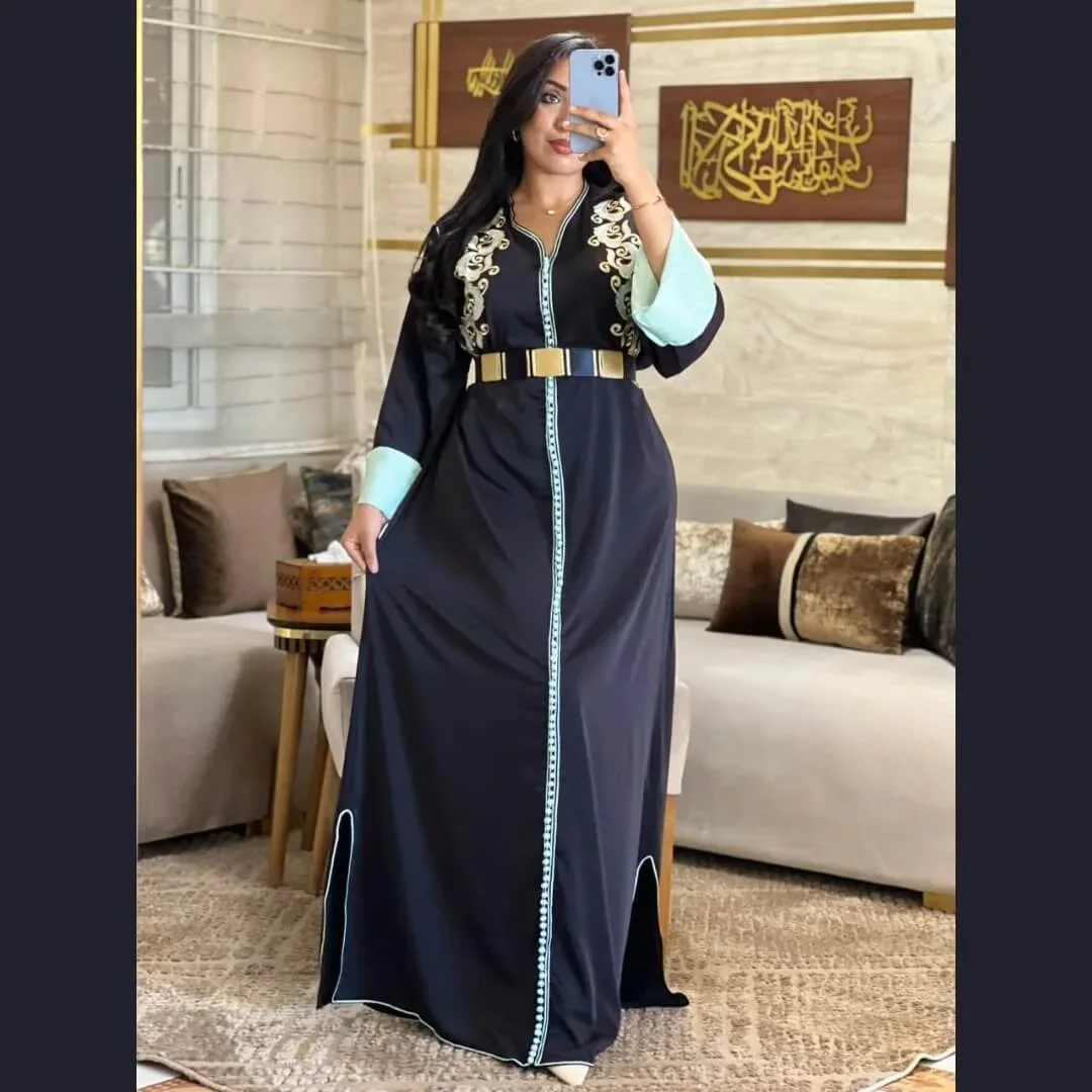Caftan Hammawi en crêpe –Broderie d’épaule, ceinture, manches doublées (tailles L à 3XL)