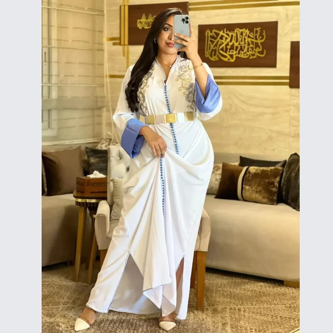 Caftan Hammawi en crêpe –Broderie d’épaule, ceinture, manches doublées (tailles L à 3XL)