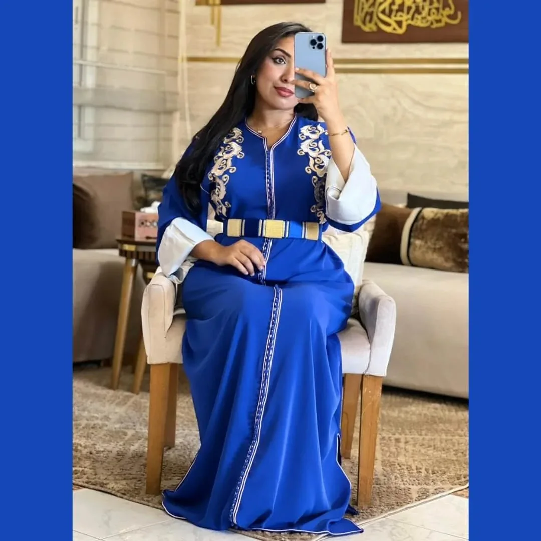 Caftan Hammawi en crêpe –Broderie d’épaule, ceinture, manches doublées (tailles L à 3XL)