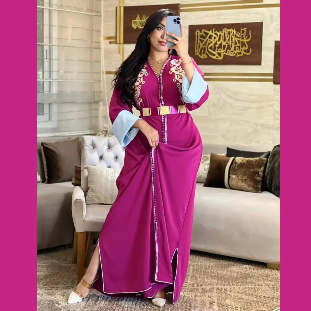 Caftan Hammawi en crêpe –Broderie d’épaule, ceinture, manches doublées (tailles L à 3XL)
