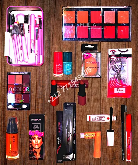 باك مكياج فيه كل ماتتحتاجي سيدتي