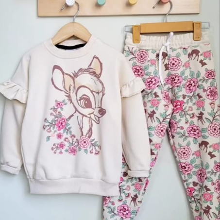 🦌طقم خريفي دافئ للبنات برسمة الغزال🦌