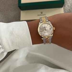 ساعات نسائية