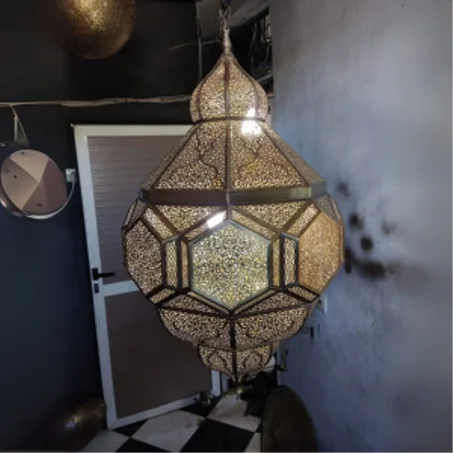 ثريا مغربية تقليدية – حيث يلتقي النور بروح التراث