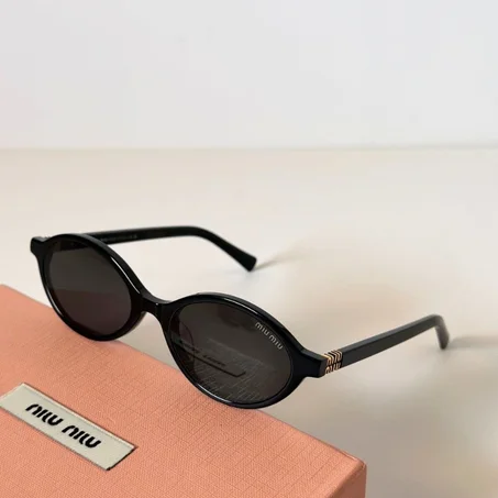 Lunettes de soleil Miaw Miaw motif léopard avec verres noirs