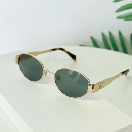 Lunettes de soleil élégantes couleur verte