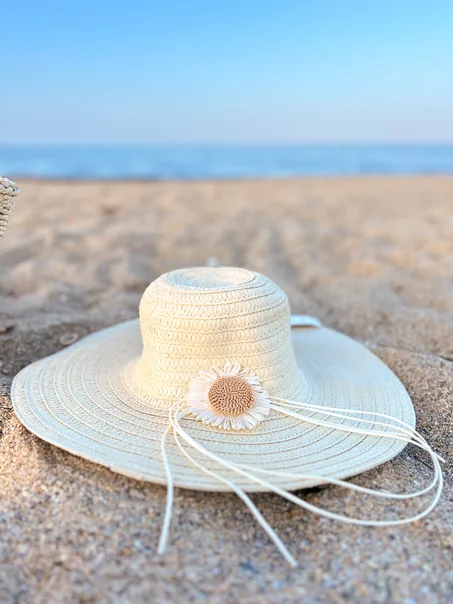 Chapeau de soleil élégant à détail floral