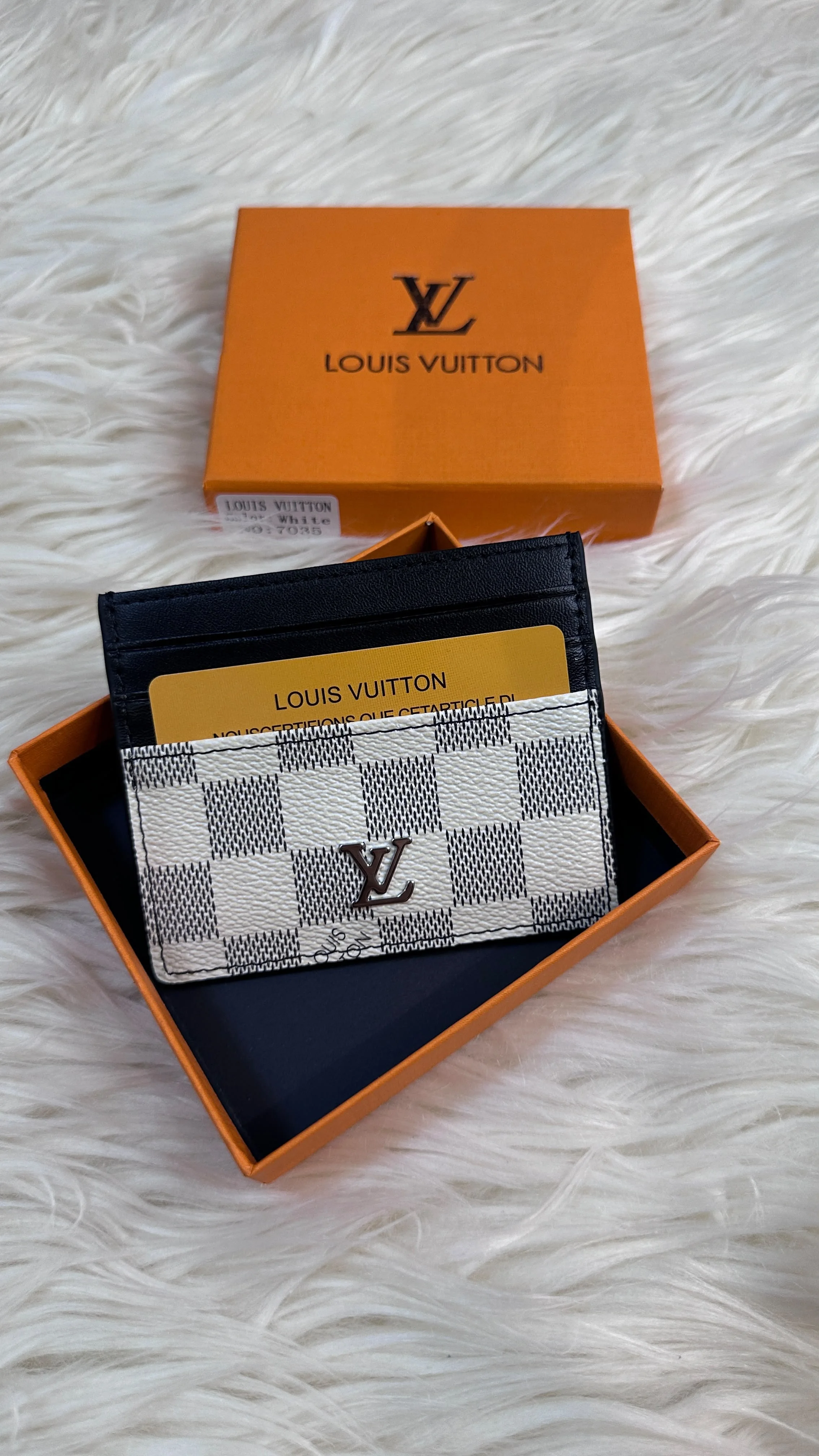 محفظة رجالية فاخرةLOUIS VUITTON – تصميم عصري