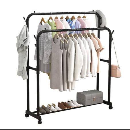 علاقة الملابس الجدارية