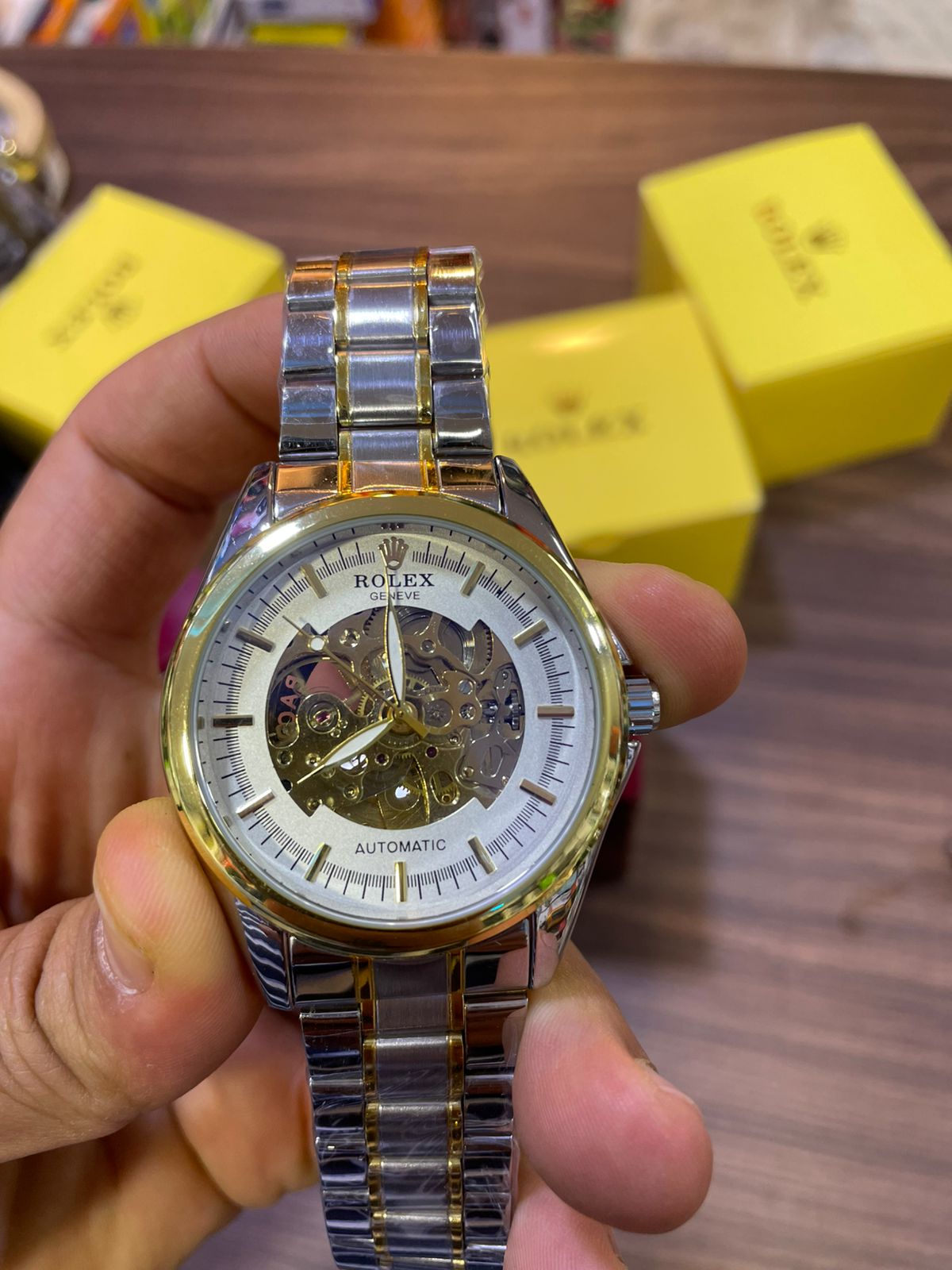 الأناقة كتكمّل بساعة أوتوماتيك ✨ كتخدم بوحدها، بلا بطاريات ولا صداع 👌 ⌚