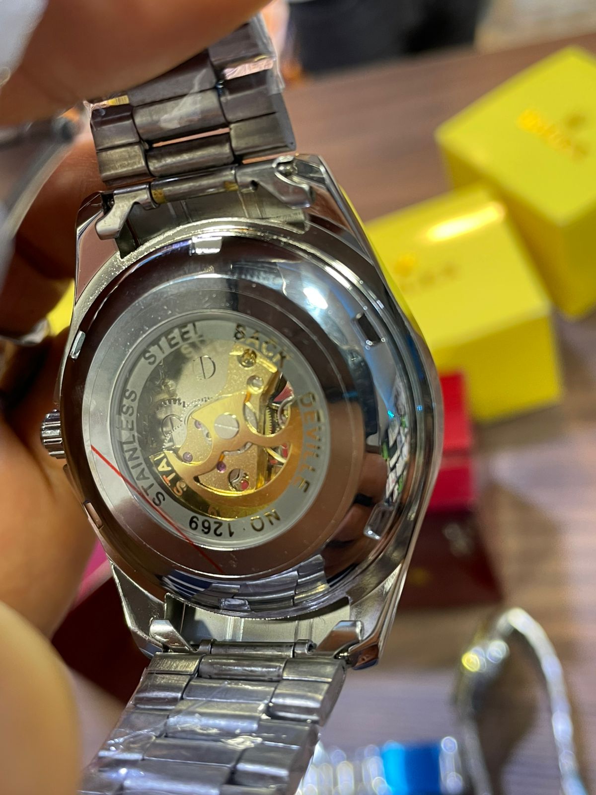 الأناقة كتكمّل بساعة أوتوماتيك ✨ كتخدم بوحدها، بلا بطاريات ولا صداع 👌 ⌚