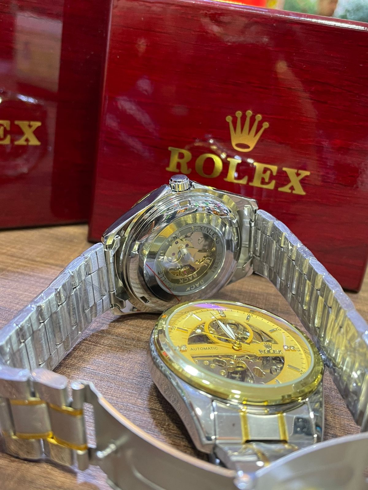 الأناقة كتكمّل بساعة أوتوماتيك ✨ كتخدم بوحدها، بلا بطاريات ولا صداع 👌 ⌚