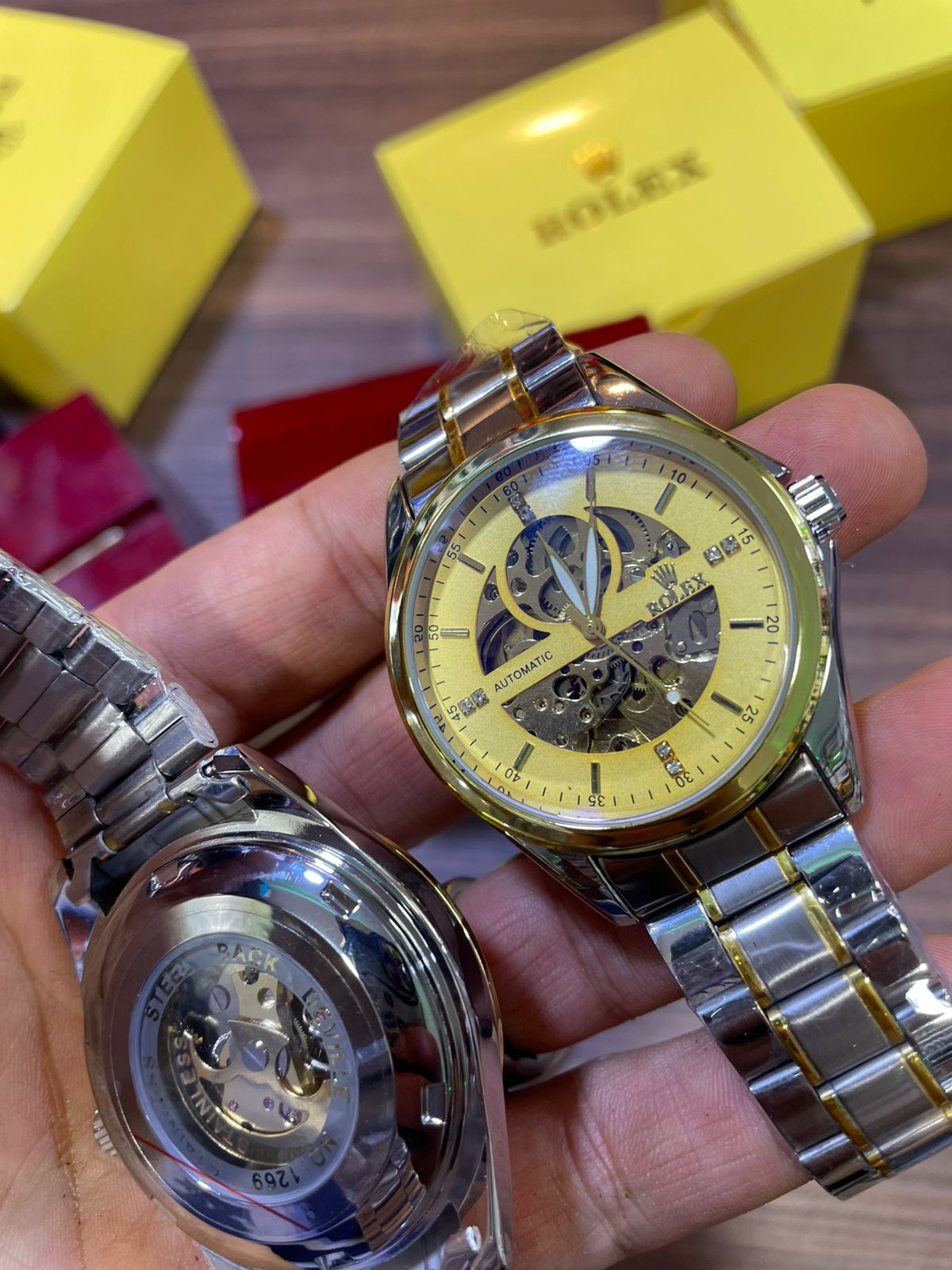 الأناقة كتكمّل بساعة أوتوماتيك ✨ كتخدم بوحدها، بلا بطاريات ولا صداع 👌 ⌚