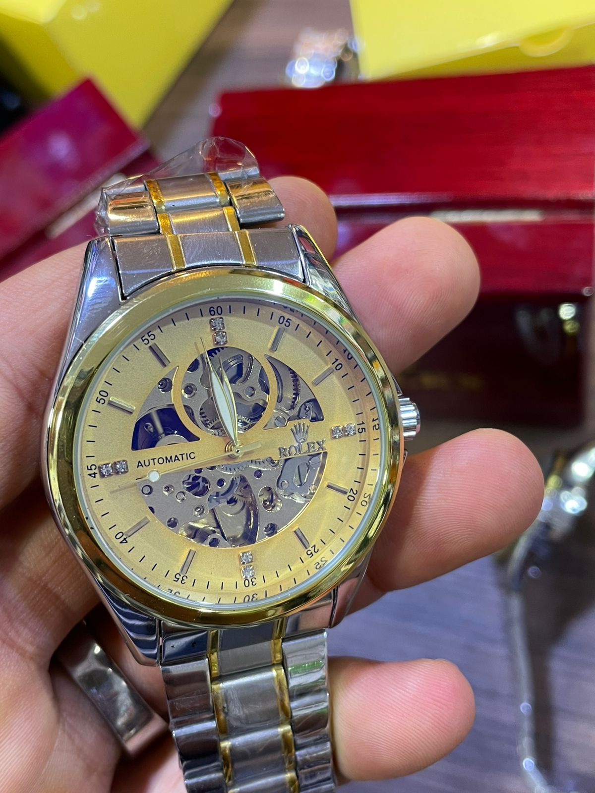 الأناقة كتكمّل بساعة أوتوماتيك ✨ كتخدم بوحدها، بلا بطاريات ولا صداع 👌 ⌚