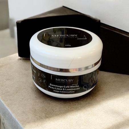 ✨ مقشر الوجه بقهوة الموكا – نعومة تدوم