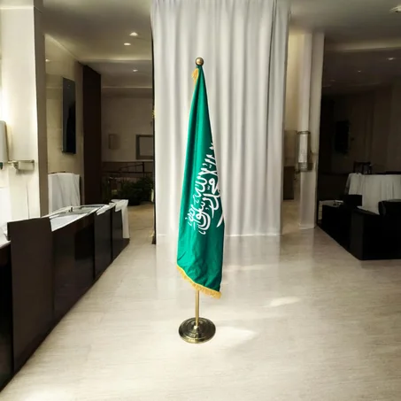 Drapeau d’Arabie Saoudite Premium velours avec Support Doré 2 mètre – Style Élégant & Officiel