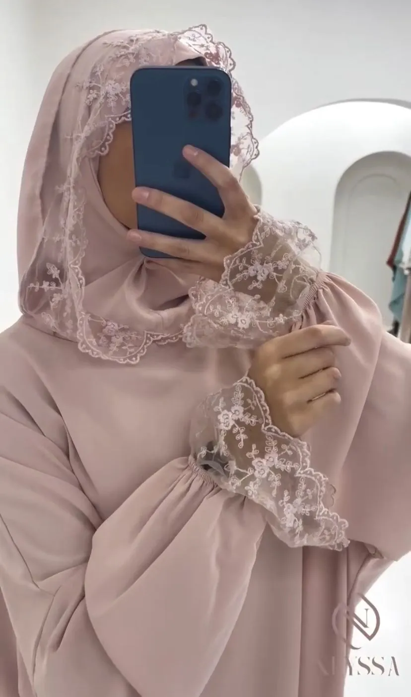 عباءة الصلاة من الكريب الممتاز.