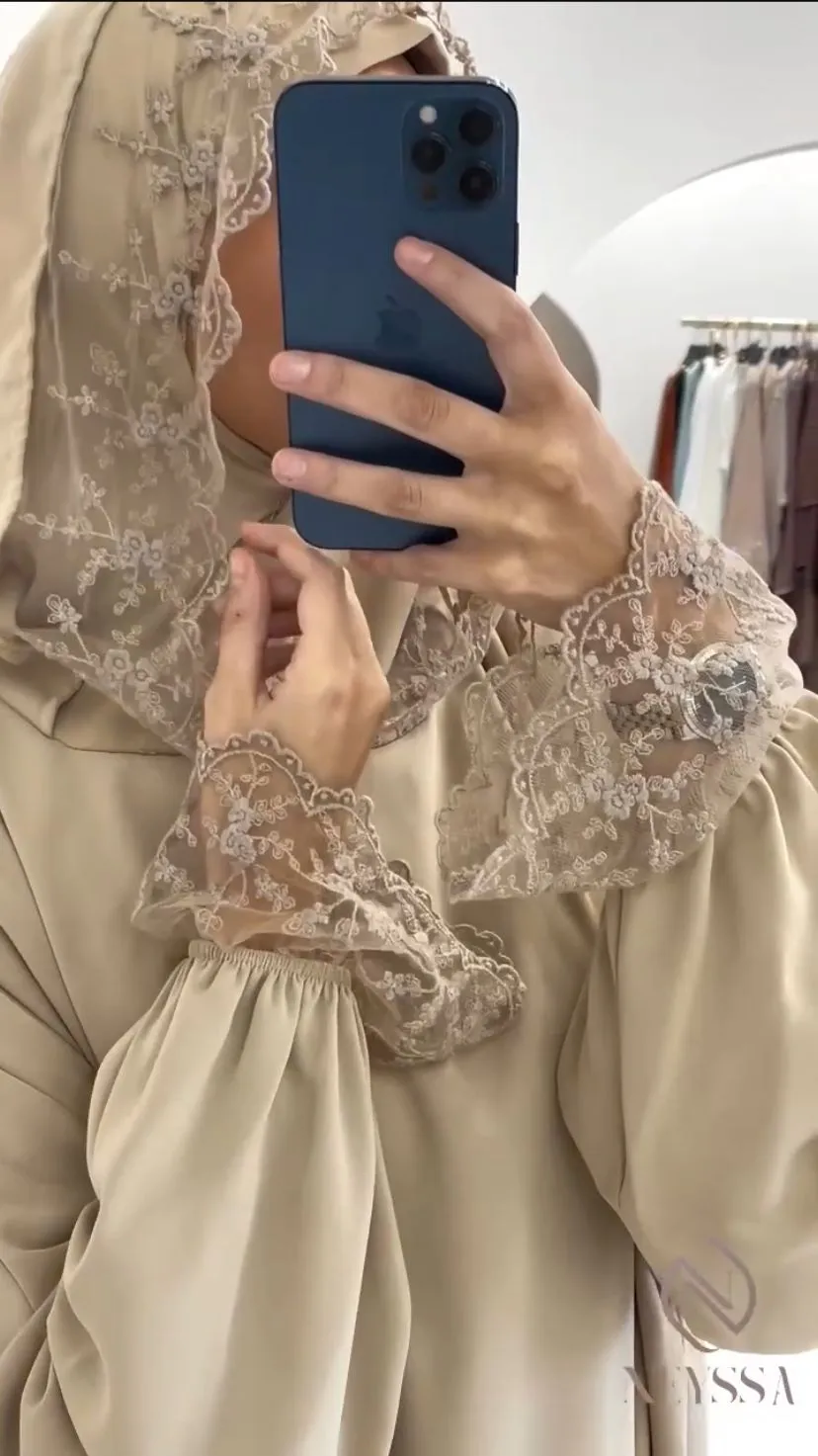 عباءة الصلاة من الكريب الممتاز.